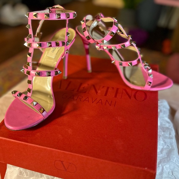 Valentino Garavani Rockstud T-Strap Leather Sandals Pink size 7 EU 37 - Picture 7 of 16